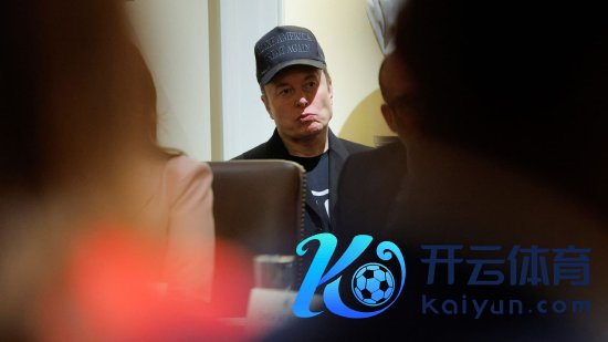 埃隆・马斯克出席好意思国总统唐纳德・特朗普于 2025 年 2 月 26 日在好意思国华盛顿特区主握的初次内阁会议。
